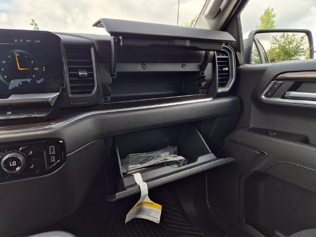 Used 2024 Chevrolet Silverado 1500 LT AWD/4WD image 30