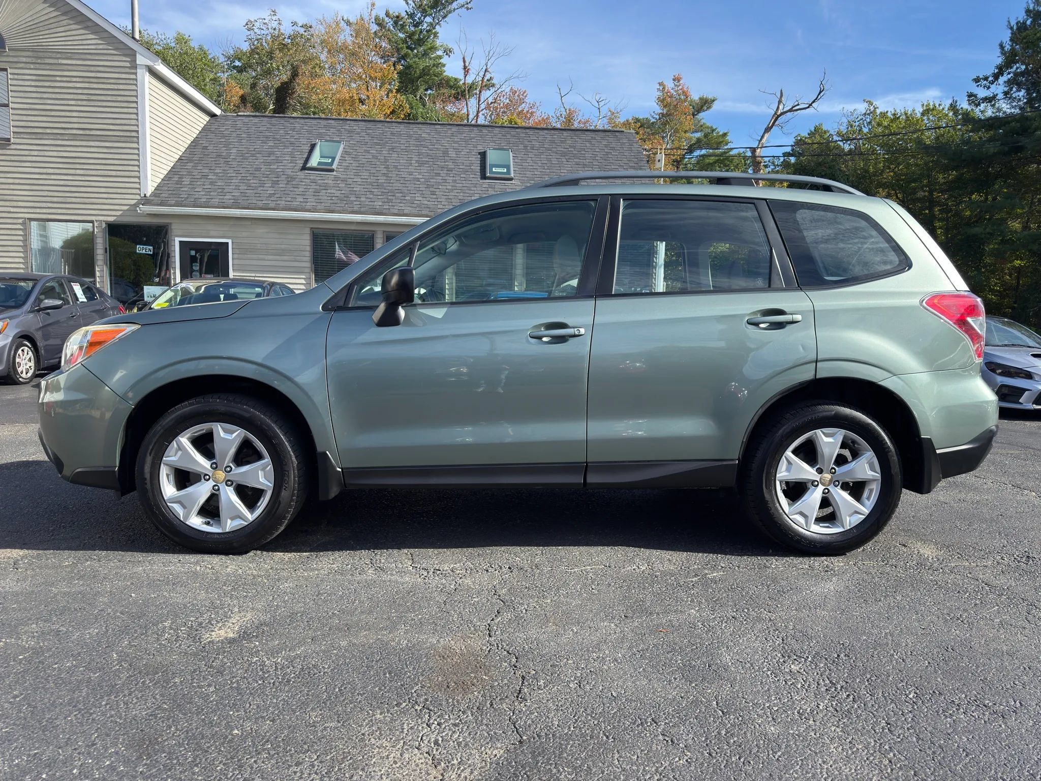 Used 2015 Subaru Forester 2.5i w/ Alloy Wheel Package AWD/4WD image 4