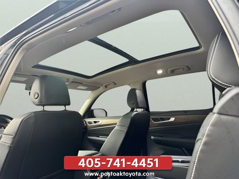 Used 2024 Volkswagen Atlas SE w/ Panoramic Sunroof Package FWD image 26