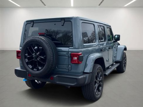 Used 2024 Jeep Wrangler Sahara w/ Dual Top Group AWD/4WD image 6