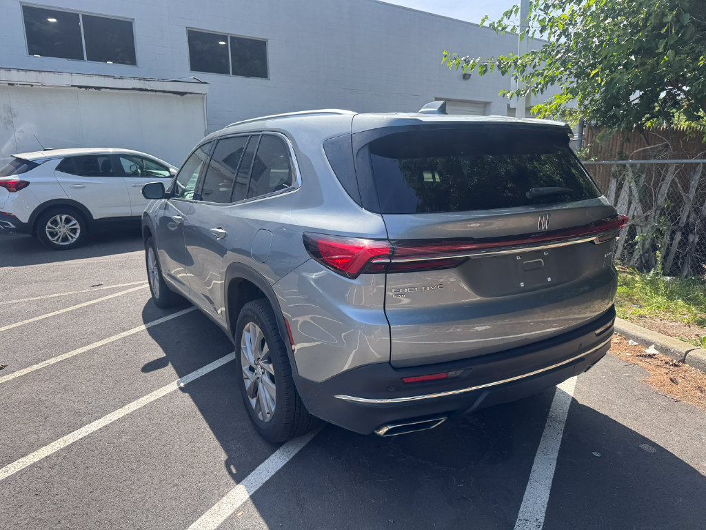 Used 2025 Buick Enclave Preferred AWD/4WD image 5