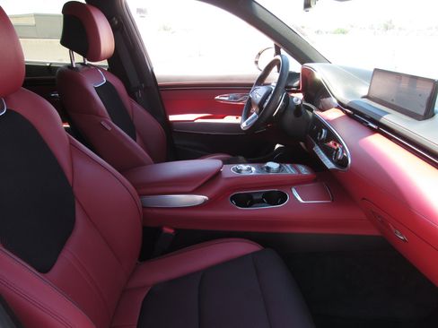 Used 2024 Genesis GV70 2.5T w/ Sport Prestige Package AWD/4WD image 9