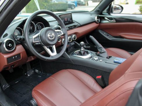 Used 2019 MAZDA MX-5 Miata RF Grand Touring image 16