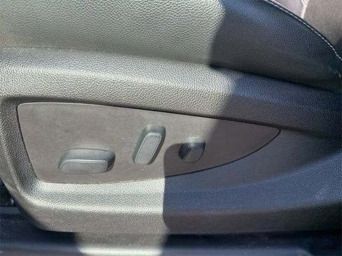 Used 2019 GMC Yukon XL SLT w/ HD Trailering Package image 15