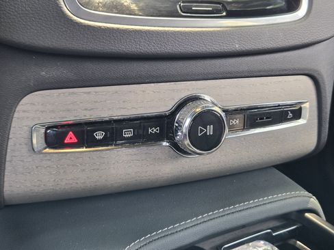 Used 2025 Volvo XC90 T8 Ultra w/ Lounge Package image 21