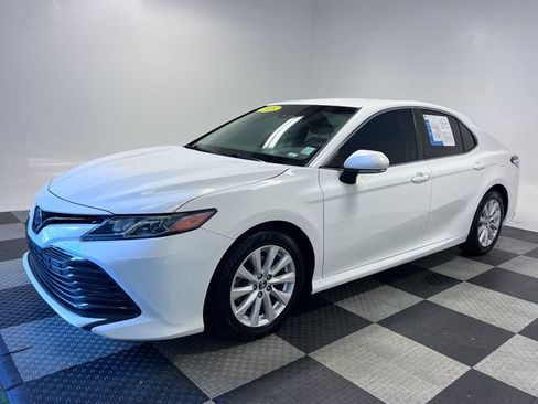 Used 2018 Toyota Camry LE w/ Convenience Package FWD image 3