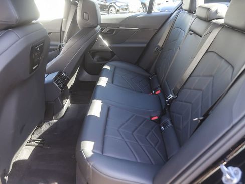 Certified 2025 BMW 530i RWD image 15