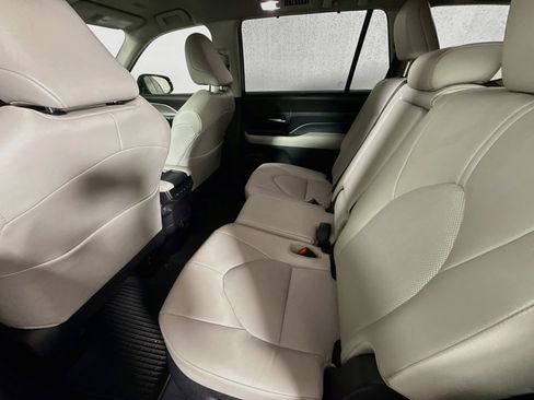 Certified 2025 Toyota Grand Highlander FWD image 22