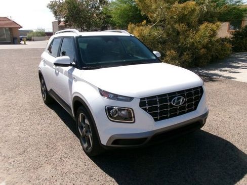 Used 2024 Hyundai Venue SEL image 5