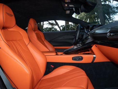 Used 2025 Aston Martin V8 Vantage Coupe image 21