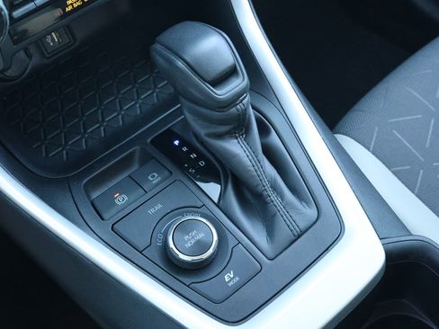 Used 2024 Toyota RAV4 XLE w/ Convenience Package image 23