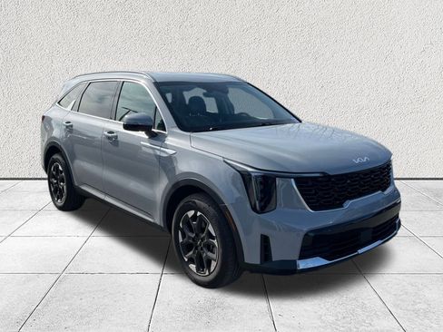 Used 2025 Kia Sorento S image 1