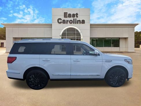 Used 2021 Lincoln Navigator Reserve AWD/4WD image 2