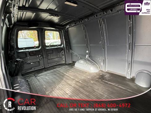 Used 2017 Chevrolet Express 2500 image 10