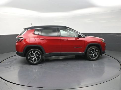 Used 2025 Jeep Compass Limited AWD/4WD image 9