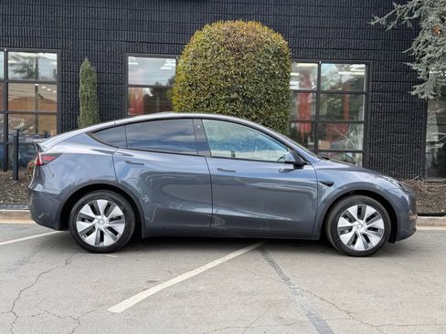 Used 2023 Tesla Model Y Long Range image 21