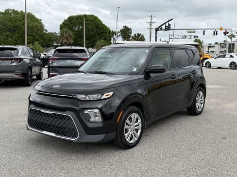 Used 2020 Kia Soul LX FWD image 9