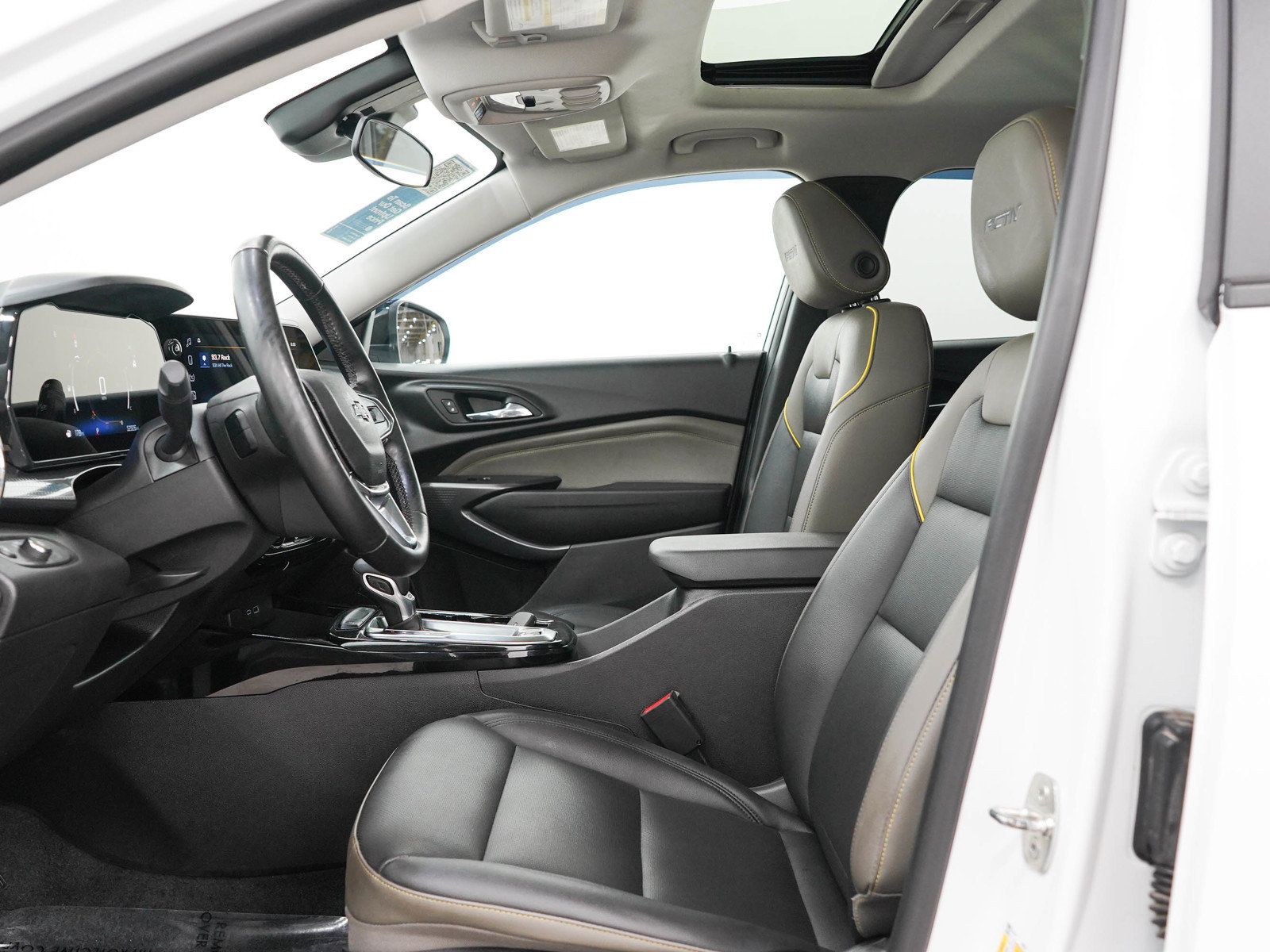 Used 2024 Chevrolet Trax ACTIV w/ Sunroof Package FWD image 21