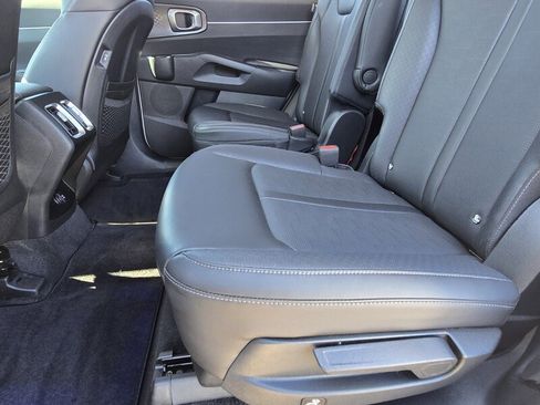 Certified 2025 Kia Sorento EX w/ Panoramic Sunroof Package FWD image 12