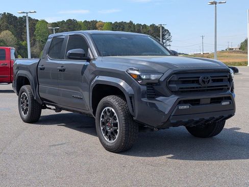 Used 2025 Toyota Tacoma SR5 AWD/4WD image 7