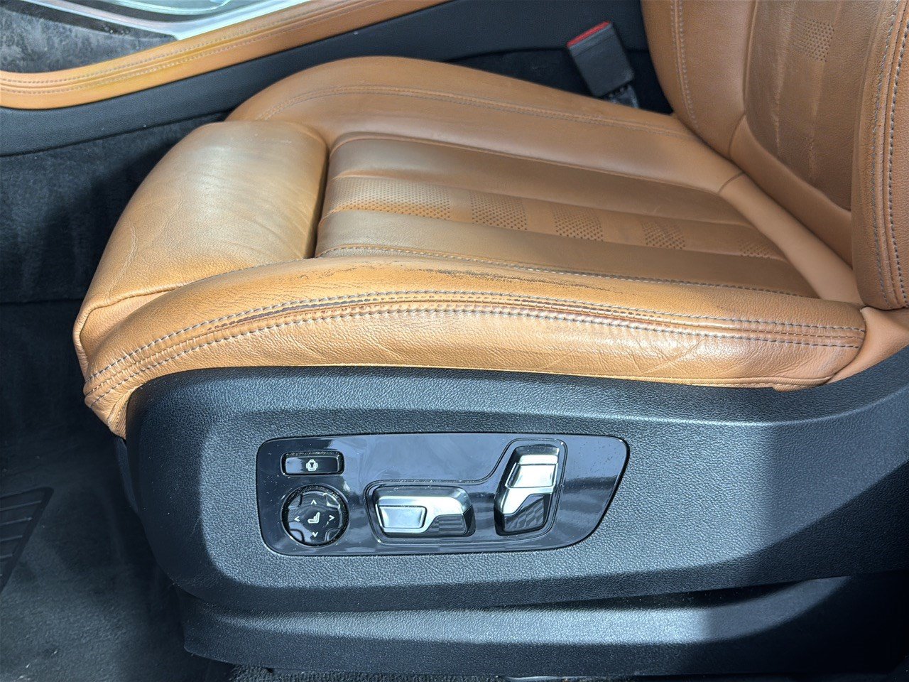 Used 2022 BMW X7 xDrive40i w/ M Sport Package AWD/4WD image 16