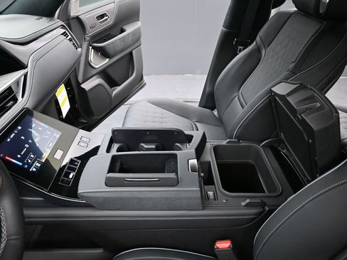 New 2026 INFINITI QX80 Autograph w/ Premium Cargo Package image 15