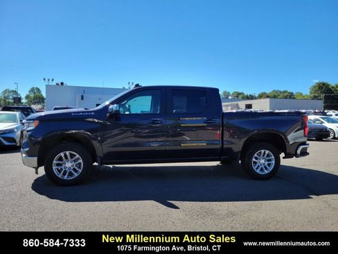 Used 2024 Chevrolet Silverado 1500 LT image 2