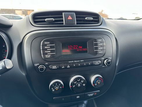 Used 2015 Kia Soul + image 17