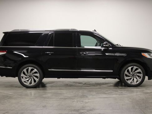Used 2023 Lincoln Navigator L Reserve AWD/4WD image 9