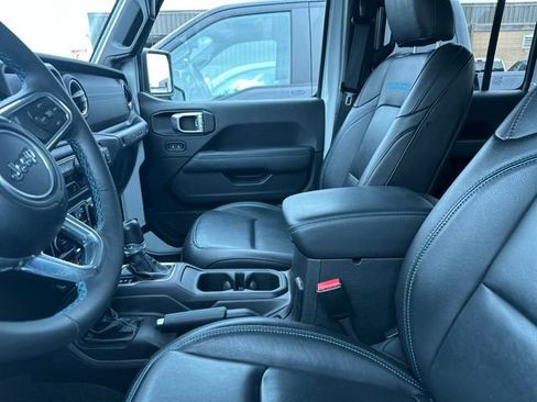 Used 2023 Jeep Wrangler Unlimited Rubicon 4xe w/ Cold Weather Group AWD/4WD image 7