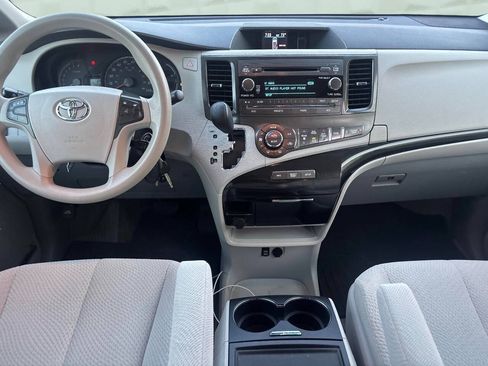 Used 2014 Toyota Sienna LE FWD image 23
