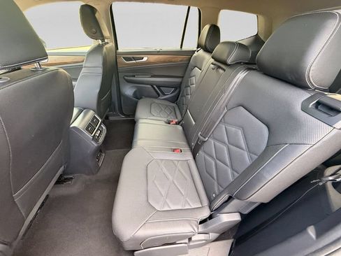 Used 2025 Volkswagen Atlas SE FWD image 29