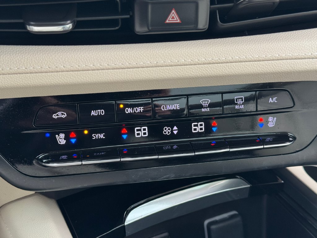 Used 2023 Buick Envision Avenir AWD/4WD image 27
