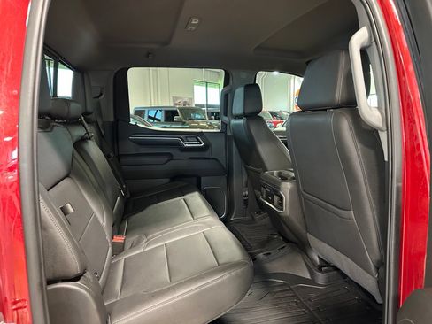 Used 2022 GMC Sierra 1500 SLT AWD/4WD image 38