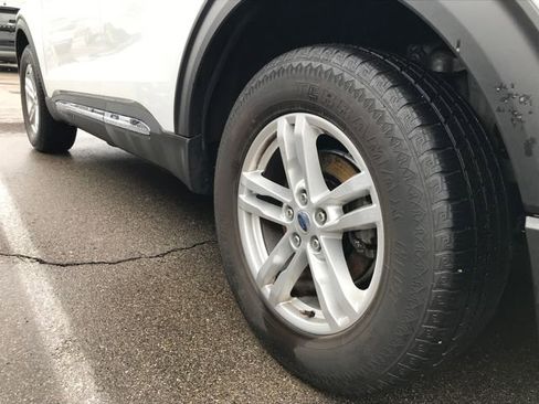 Used 2023 Ford Explorer XLT image 12