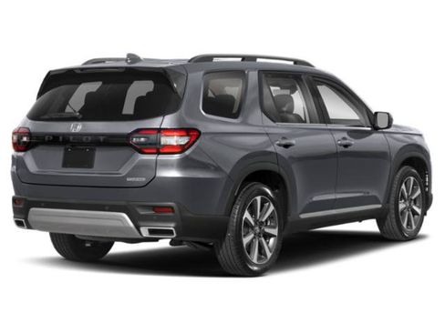 Used 2025 Honda Pilot Touring image 2