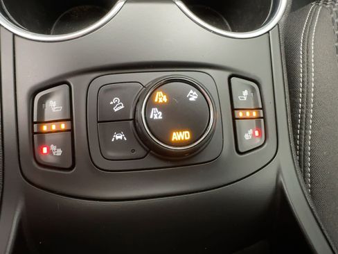 Used 2024 GMC Terrain SLE w/ Driver Convenience Package image 29