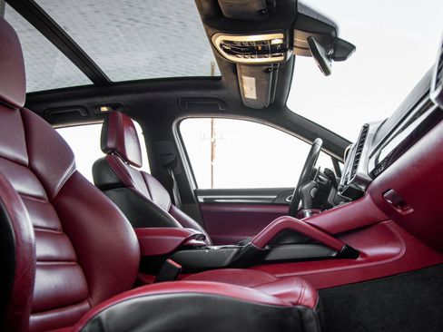 Certified 2018 Porsche Cayenne Turbo image 45