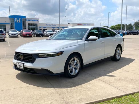 Used 2023 Honda Accord LX image 3