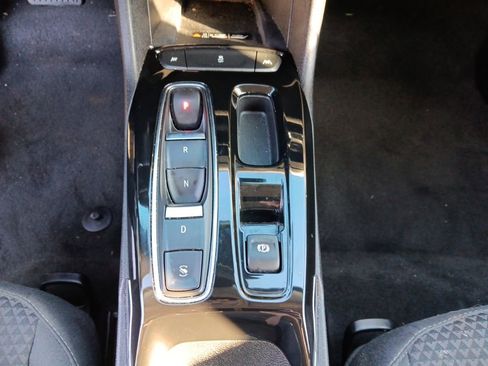 Used 2023 Chevrolet Bolt EUV LT FWD image 19