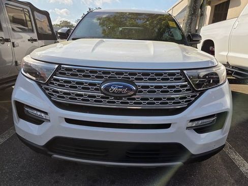 Used 2021 Ford Explorer Limited image 2