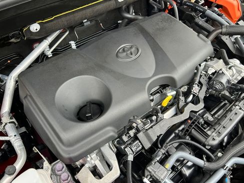 Used 2023 Toyota Venza LE image 30