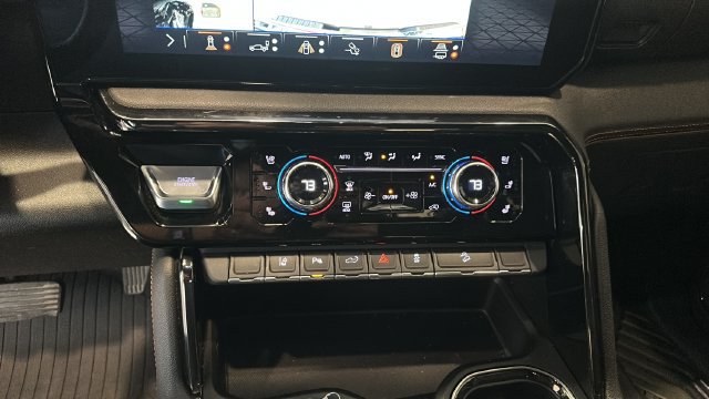 Used 2024 GMC Sierra 2500 AT4 AWD/4WD image 13