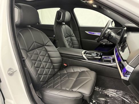 Used 2025 BMW 740i xDrive image 77