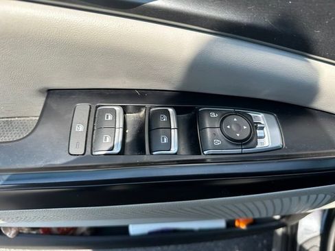 Used 2023 Kia Carnival LX FWD image 12