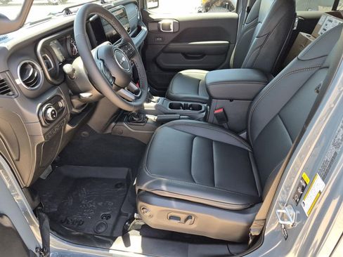 New 2026 Jeep Gladiator Sport AWD/4WD image 9