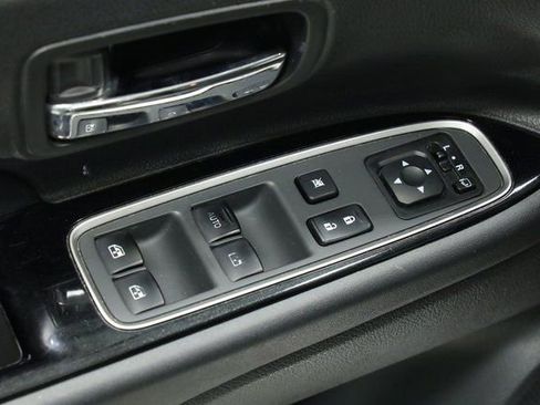 Used 2018 Mitsubishi Outlander SEL image 27