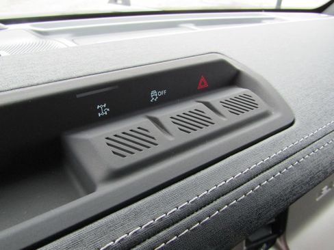 Used 2025 Ford Bronco Outer Banks AWD/4WD image 16