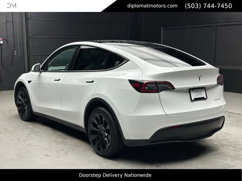 Used 2023 Tesla Model Y Long Range image 4