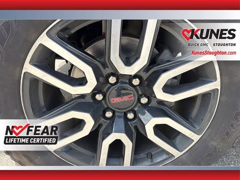 Used 2024 GMC Sierra 1500 AT4 w/ Technology Package AWD/4WD image 8